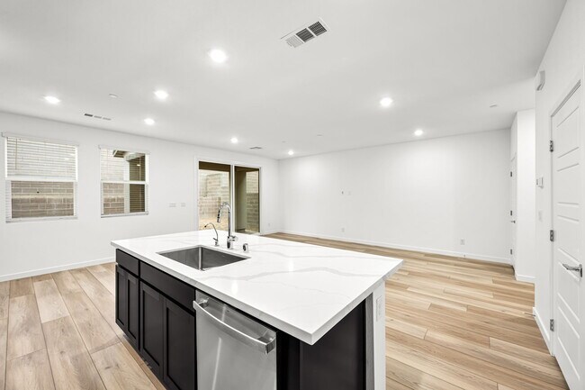 1064 Strada Mazoni, Henderson, NV 89011 - photo 7