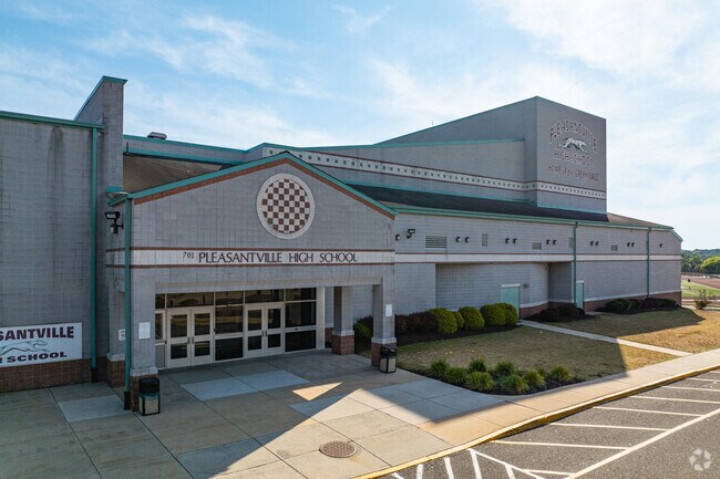 Niche has given Pleasantville High School a rating of C.