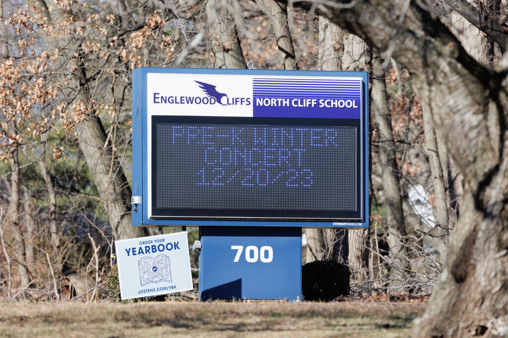 North Cliff Elementary School is a public school in Englewood Cliffs, NJ.