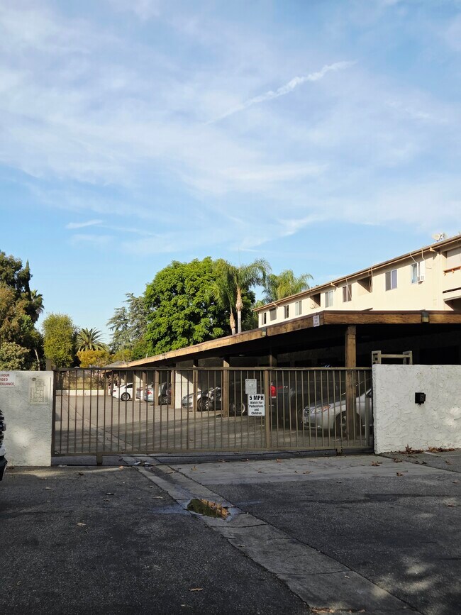 15511 Sherman Way unit 11, Van Nuys, CA 91406 - photo 7