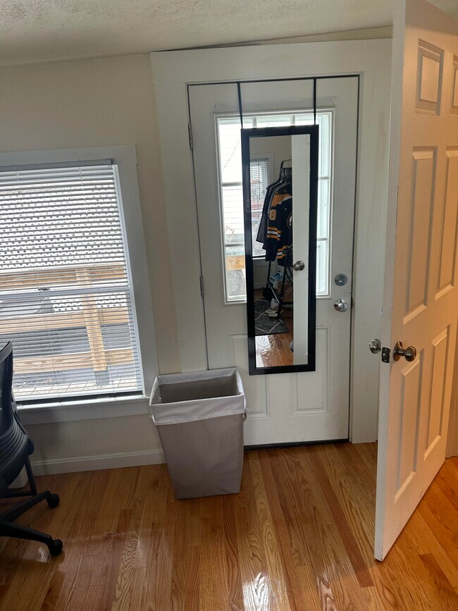 524 E 3rd St unit 2R, Boston, MA 02127 - photo 3