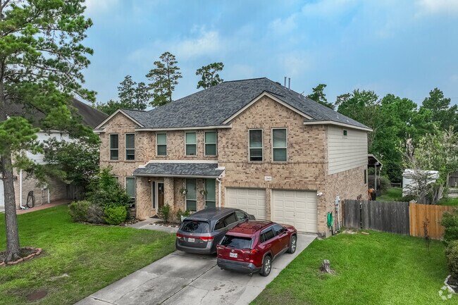 A two-story, Traditional-style home with a covered front porch in Northgate Crossing.