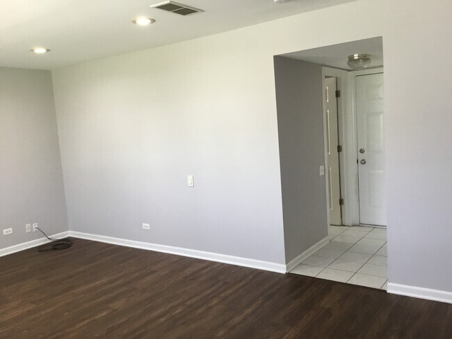 2364 Chesapeake Bay, Elgin, IL 60123 - photo 7