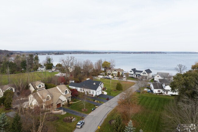 On the Hudson River next to Brown's Beach are lovely homes just outside the busy areas.