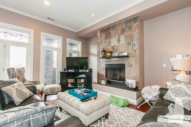 1357 W Grand Ave unit 4, Chicago, IL 60642 - photo 5