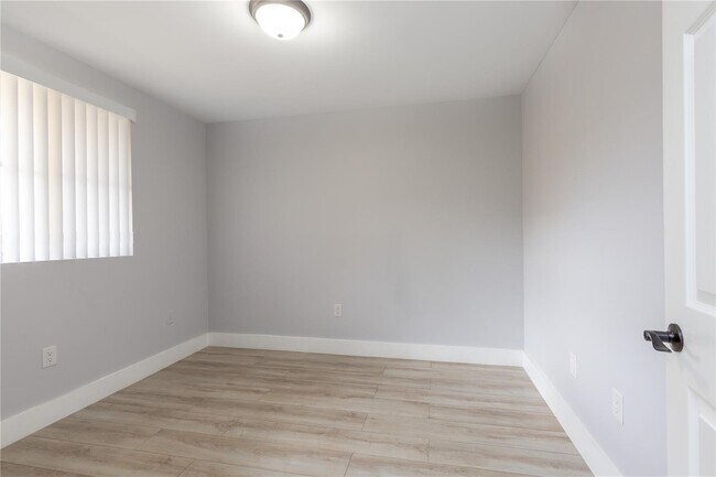 14931 SW 82nd Ln unit 205, Miami, FL 33193 - photo 2