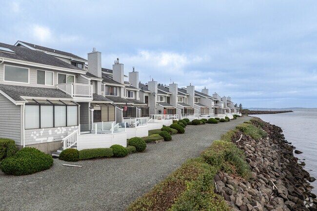 New Astoria offers many condos on the Columbia River.