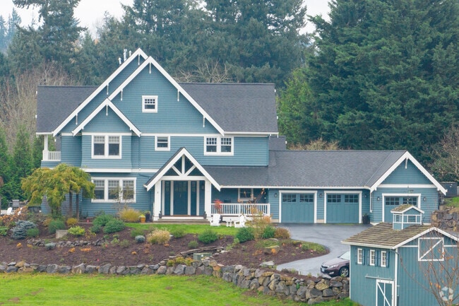 Large farmhouses are common in Tualatin Valley.