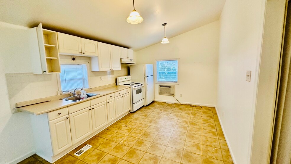 70 E Cleveland Ave unit 3, Morrisville, PA 19067 - photo 1