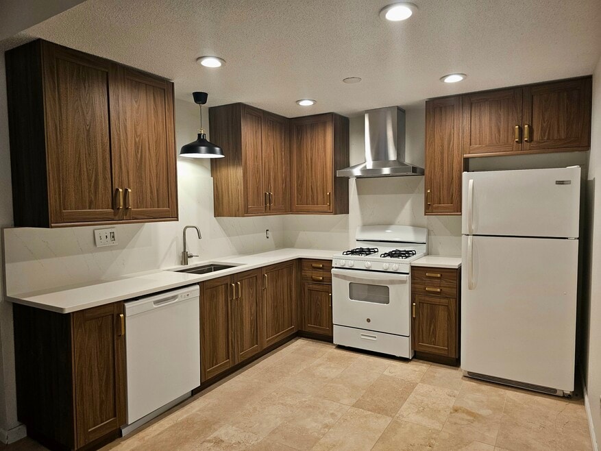 Bright and Beautiful New Kitchen