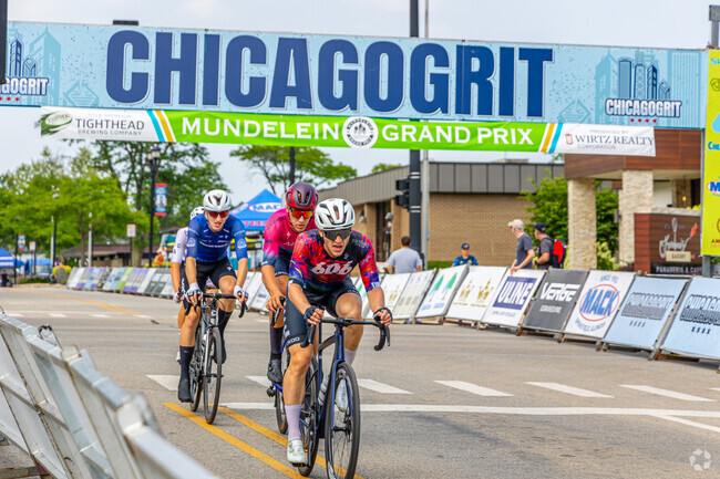 Riders draft behind the pack leader at the Mundelein Grand Prix.