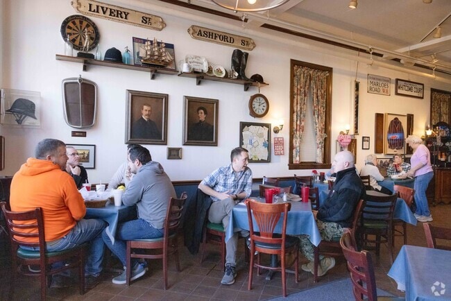 Bluffington's in Lake Bluff is a popular spot for lunch.