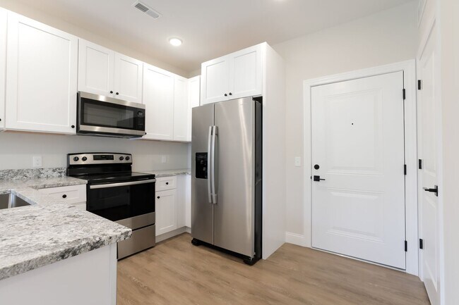 301 W University Ave, Champaign, IL 61820 - photo 4