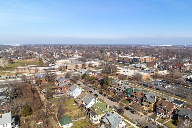 Islandview is a tight-knit, urban neighborhood located just minutes from Downtown Detroit.