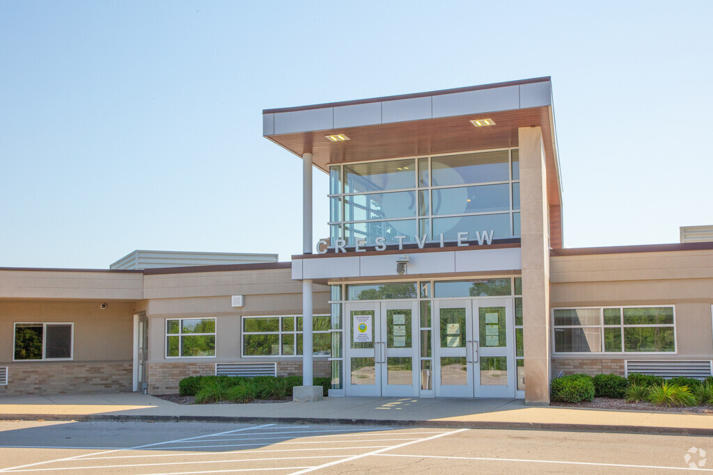 Crestview Elementary School front entrance in I-69 Fall Creek.