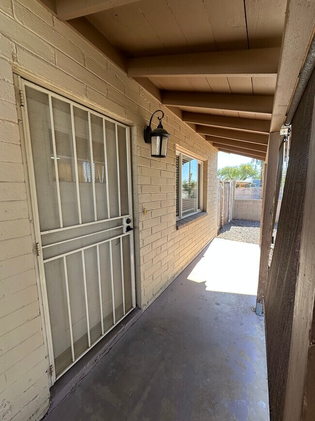 Front door access behind sunshades (retractable)
