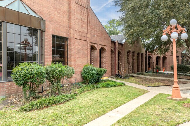 The school fosters parental involvement and partnership at Smaller Scholars Montessori School.