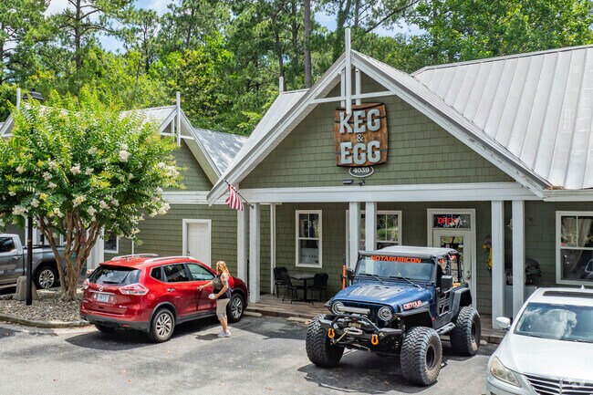 The Keg and Egg’s inviting vibe mirrors the welcoming spirit of Lansdowne’s close-knit neighborhoods and friendly residents.