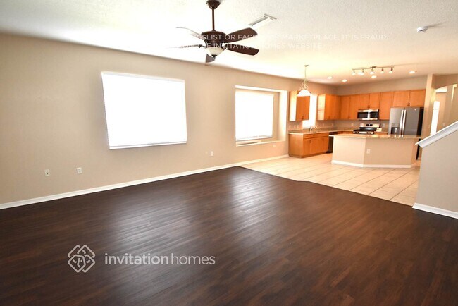 15454 Martinmeadow Dr, Lithia, FL 33547 - photo 5