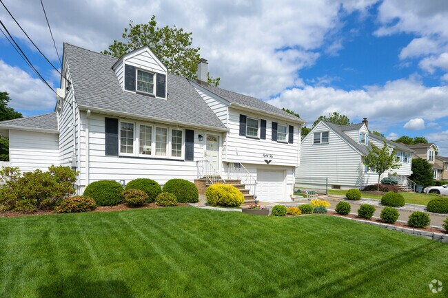 Maple Valley is known for its abundance of tightly-arranged Cape Cods and split levels.