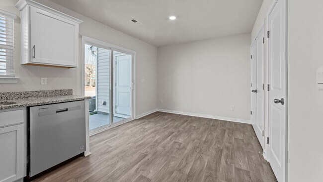 4125 Laurel Ridge Dr unit D, Greenville, NC 27834 - photo 4