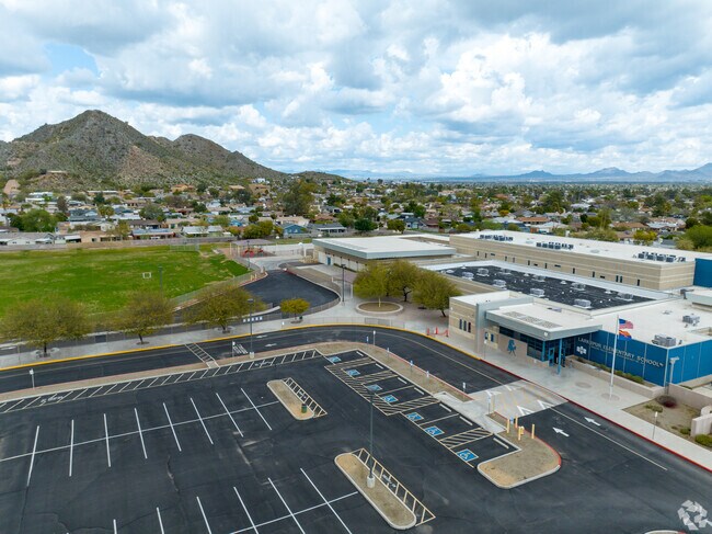 Larkspur Elementary School educates around 320 students with a student-to-teacher ratio of 13-1.