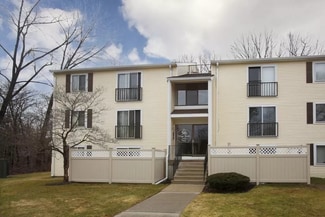 56 Village Brook Ln Unit 7, Natick, MA 01760