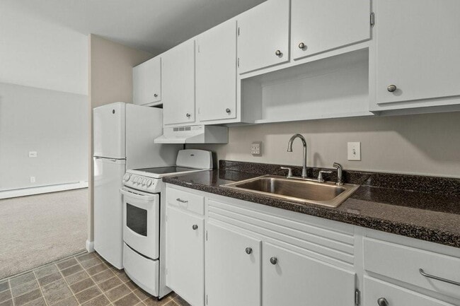 46 Fairway Ave unit 2, Tiverton, RI 02878 - photo 5