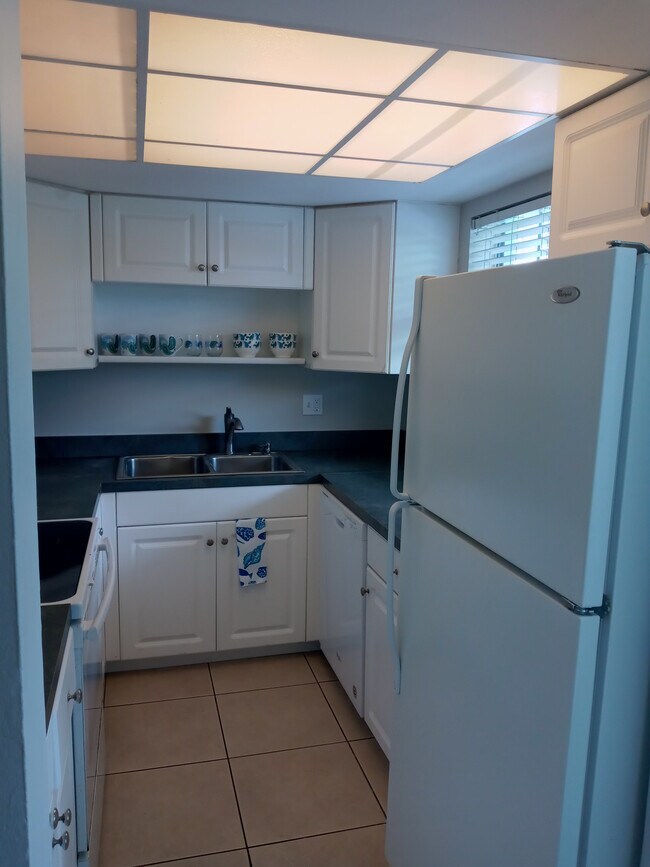 1901 Indian River Blvd unit D202, Vero Beach, FL 32960 - photo 4