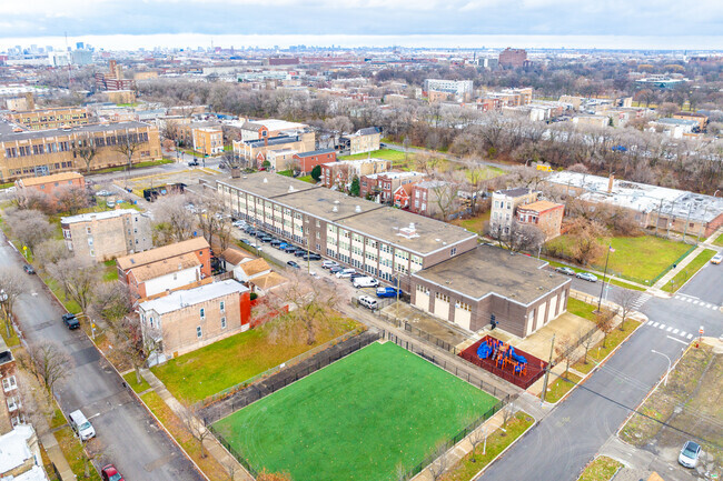 Kellman Corporate Community Elementary is located in Garfield Park.