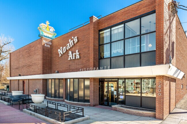 Noah's Ark Ristorante is an Old-school 1940s Italian restaurant in Haines Park.