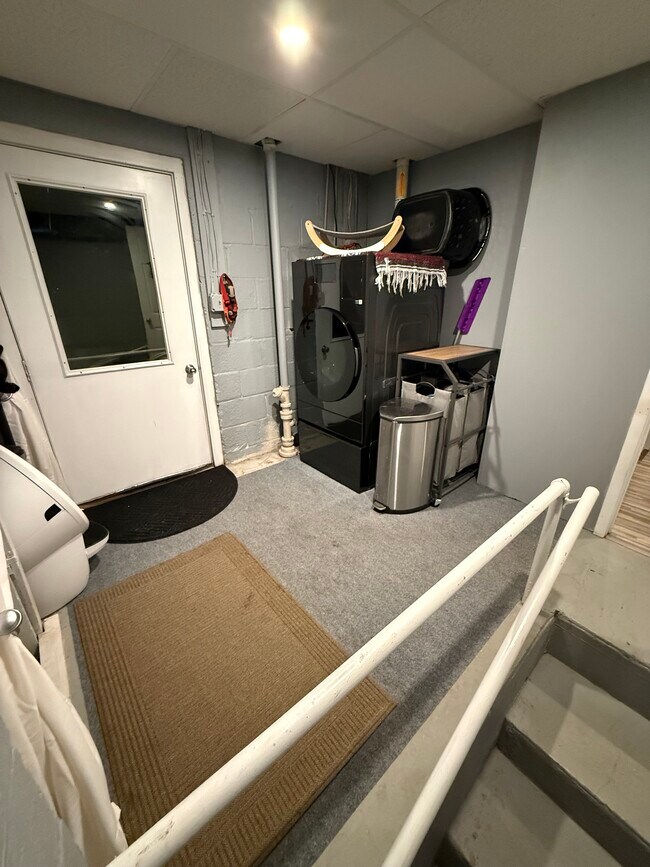 39 Foxon Rd unit Spacious 1 Bedroom A, East Haven, CT 06513 - photo 6