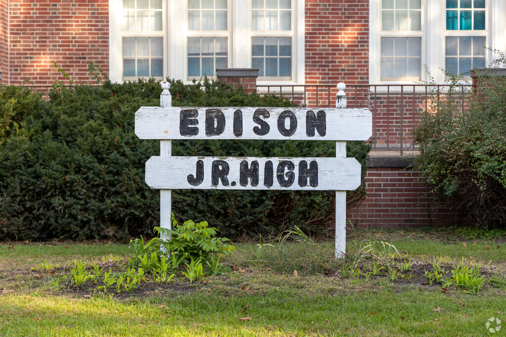 Edison Jr High School nurtures student growth and academic development.