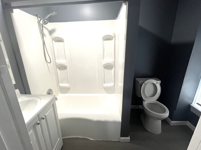 909 W 17th St unit A, Erie, PA 16502 - photo 7