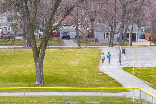 Take an afternoon walk along the pathways at Memorial Park.
