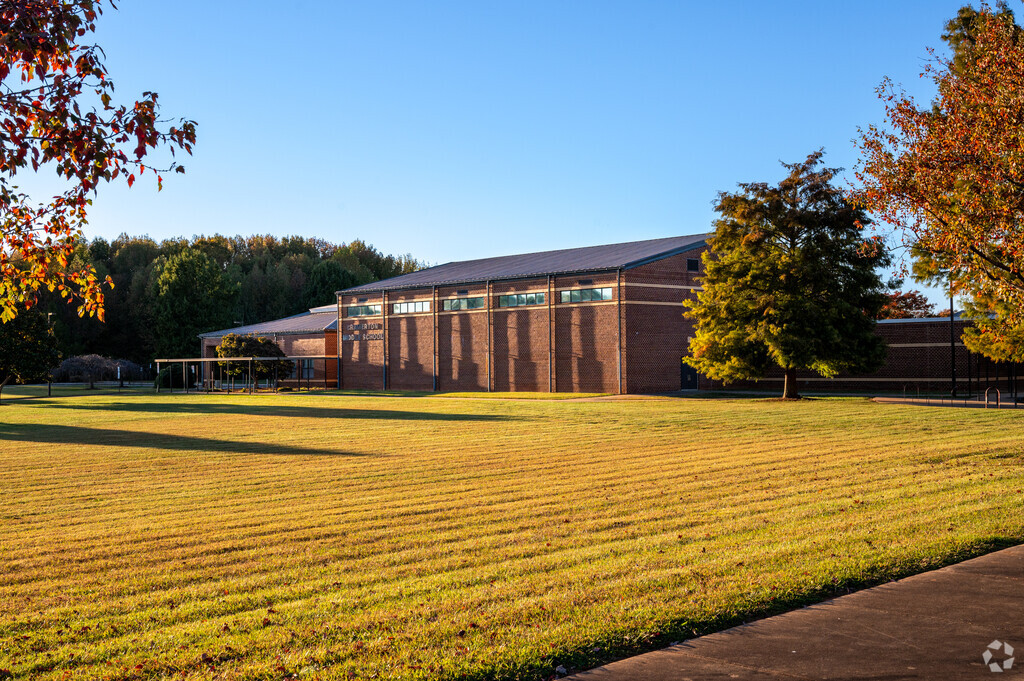 Cramerton Middle School provides education in the neighborhood of 
Outlying Gaston County.