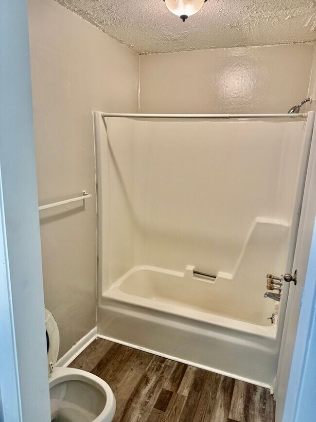 Apartment Living in Quiet Area within Manchester City Limits, Manchester, TN 37355 - photo 5