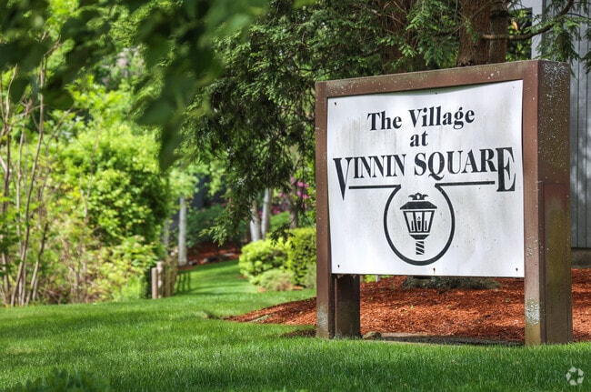 Situated just north of Boston, Vinnin Square provides its residents with proximity to Salem, Marblehead and Swampscott.