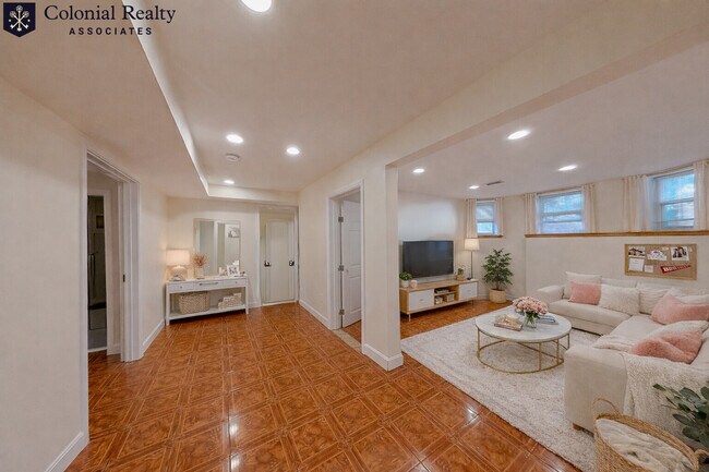 73 Thatcher St unit 2, Brookline, MA 02446 - photo 6