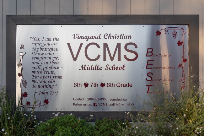 There are 4 full time teachers are Vineyard Christian Middle School in Lodi.