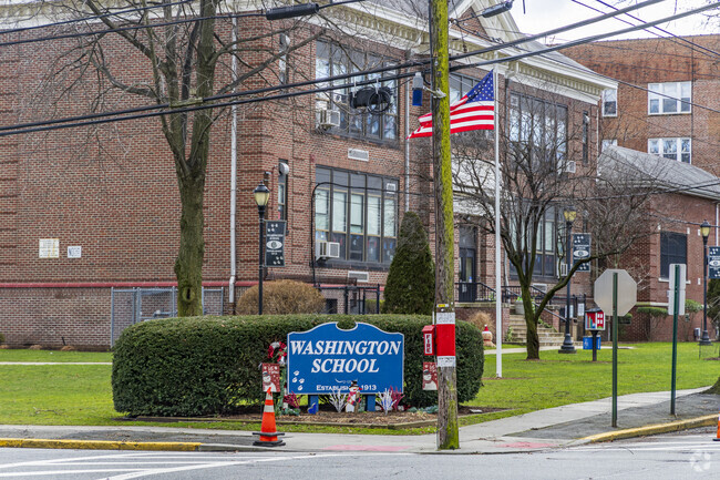 According to niche.com, Washington School in Rutherford, NJ has received an A- rating.
