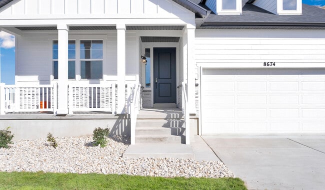 8674 N Haloran Ct, Lake Point, UT 84074 - photo 2