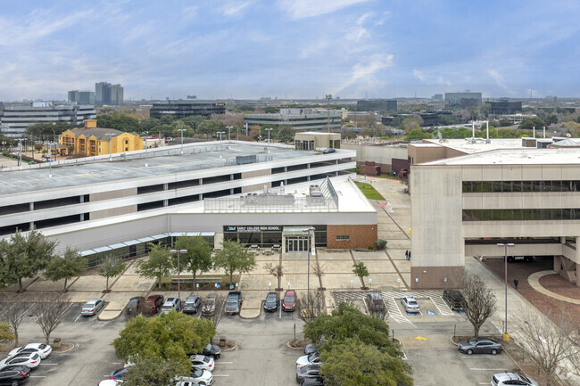 The school encourages community involvement at Alief Early College High School.