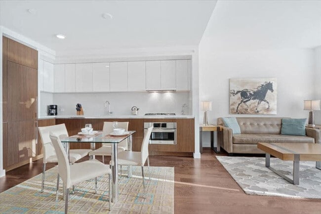 605 W 42nd St unit ID1025119P, New York, NY 10036 - photo 3