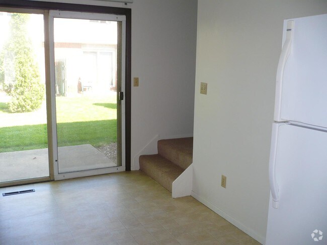 Pinecrest Apartments, Normal, IL 61761 - photo 7
