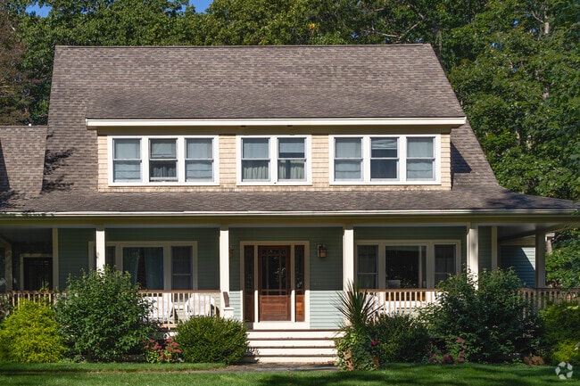 Timeless Cape Cod homes showcase York Harbor’s coastal elegance.