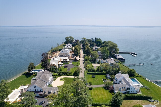 Beautiful waterfront homes line the residential streets of Darien.