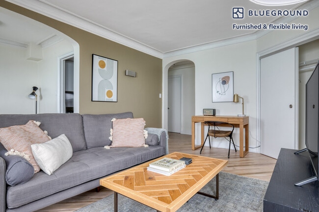 1400 N Lake Shore Dr unit FL8-ID914, Chicago, IL 60610 - photo 3