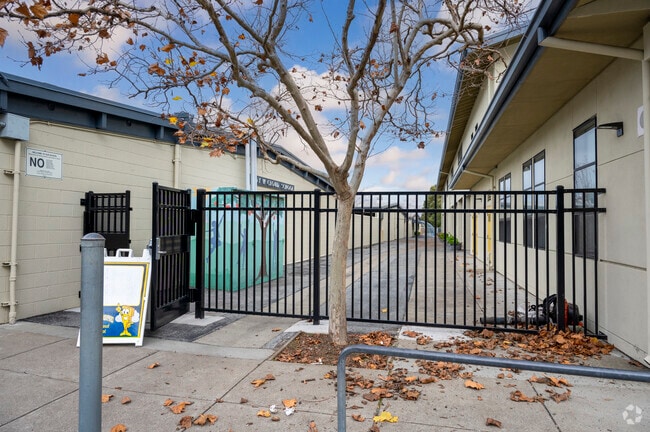 Roy Cloud Elementary School has a wonderful campus in Redwood City.