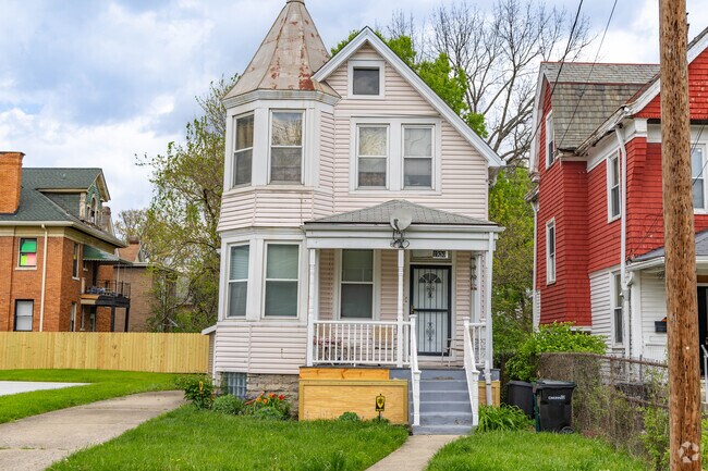 Many homes in Evanston maintain their historical significance while undergoing renovations.